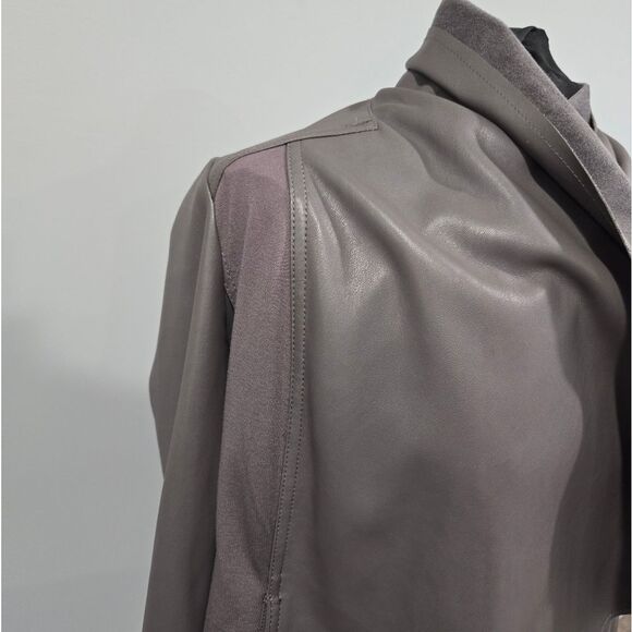 🐢 KUT from Kloth,  Gray faux leather drape front jacket 🧥 Size Small VG - Picture 10 of 15